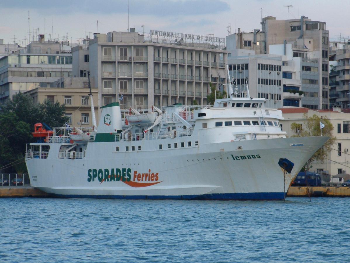 lemnos in piraeus port 2002