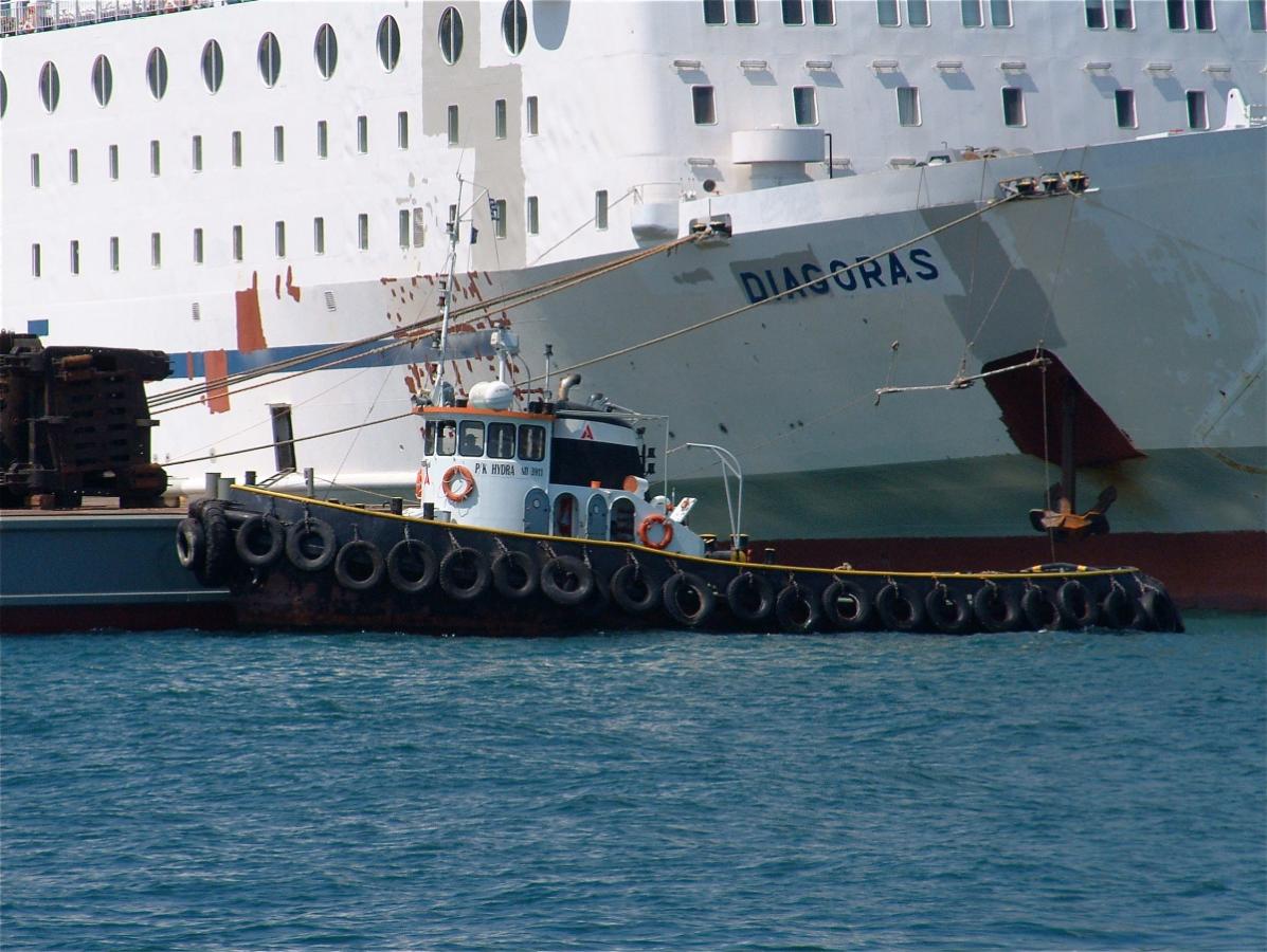 r k hydra in the main piraeus port