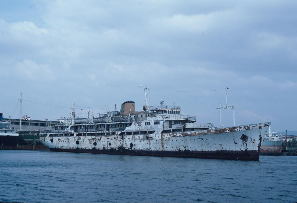 rodos laid up in elevsina in 1986
i was out in a hired boat with permission from the port police which was very hard to get
it took 2 days for them to say yes