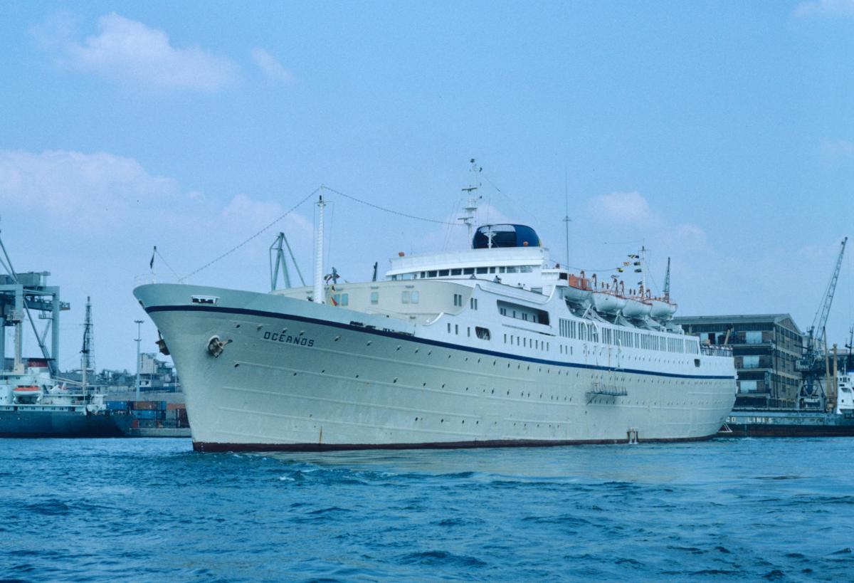 oceans turning in piraeus harbour 1984