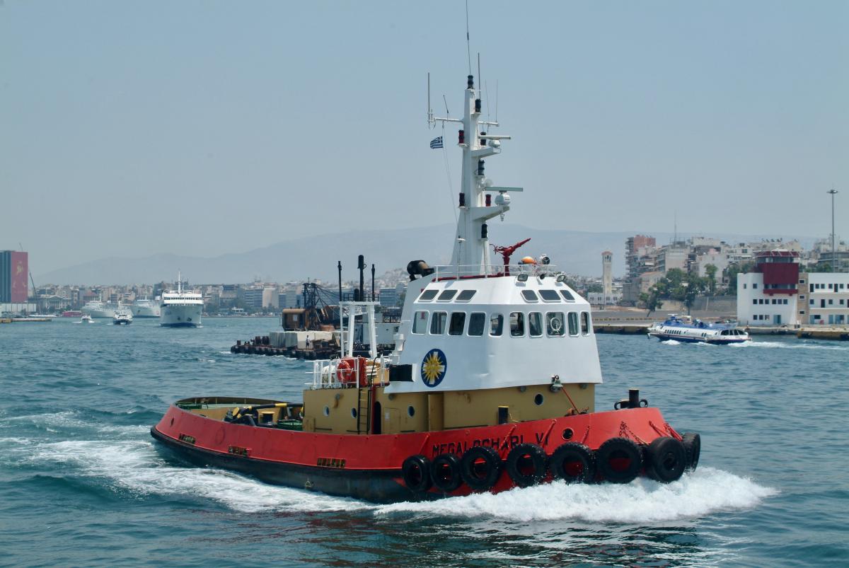piraeus port 2004