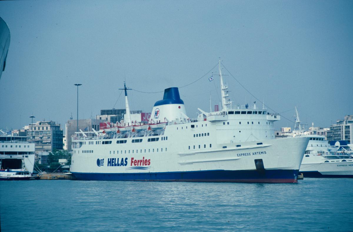 express artemis piraeus port